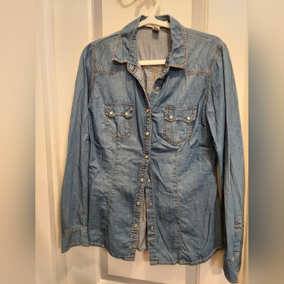 Forever 21 Tops - Forever 21 Western Style Lightweight Denim Shirt